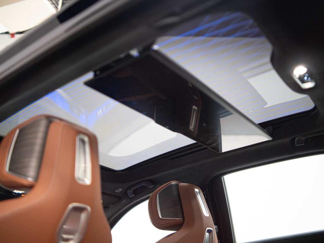 2023 BMW 7 Series 760i | M-SPORT | PREMIUM AND ENTERTAINMENT PKG Photo