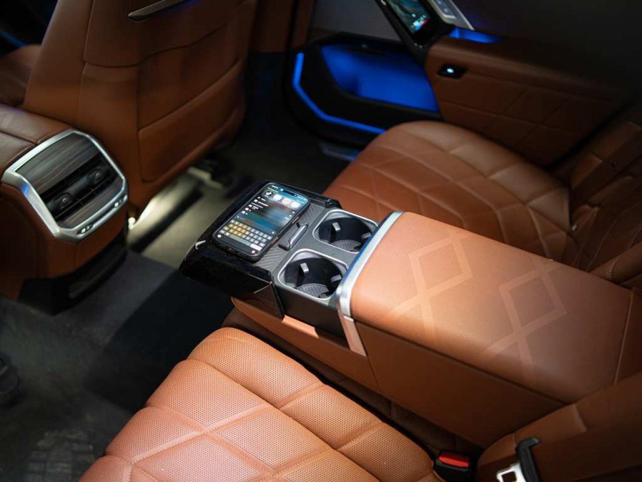 2023 BMW 7 Series 760i | M-SPORT | PREMIUM AND ENTERTAINMENT PKG Photo