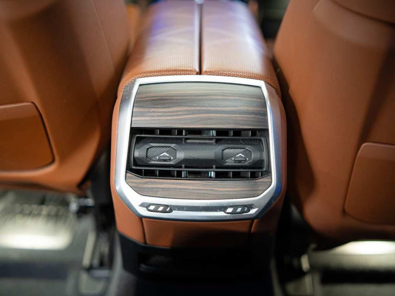 2023 BMW 7 Series 760i | M-SPORT | PREMIUM AND ENTERTAINMENT PKG Photo