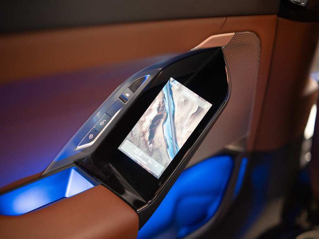 2023 BMW 7 Series 760i | M-SPORT | PREMIUM AND ENTERTAINMENT PKG Photo