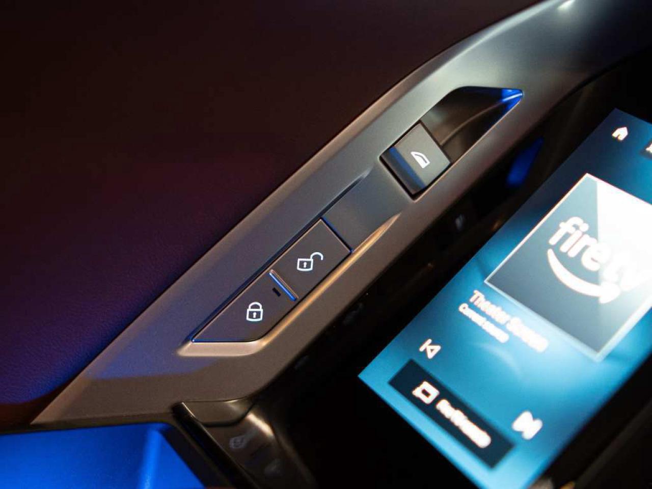 2023 BMW 7 Series 760i | M-SPORT | PREMIUM AND ENTERTAINMENT PKG Photo