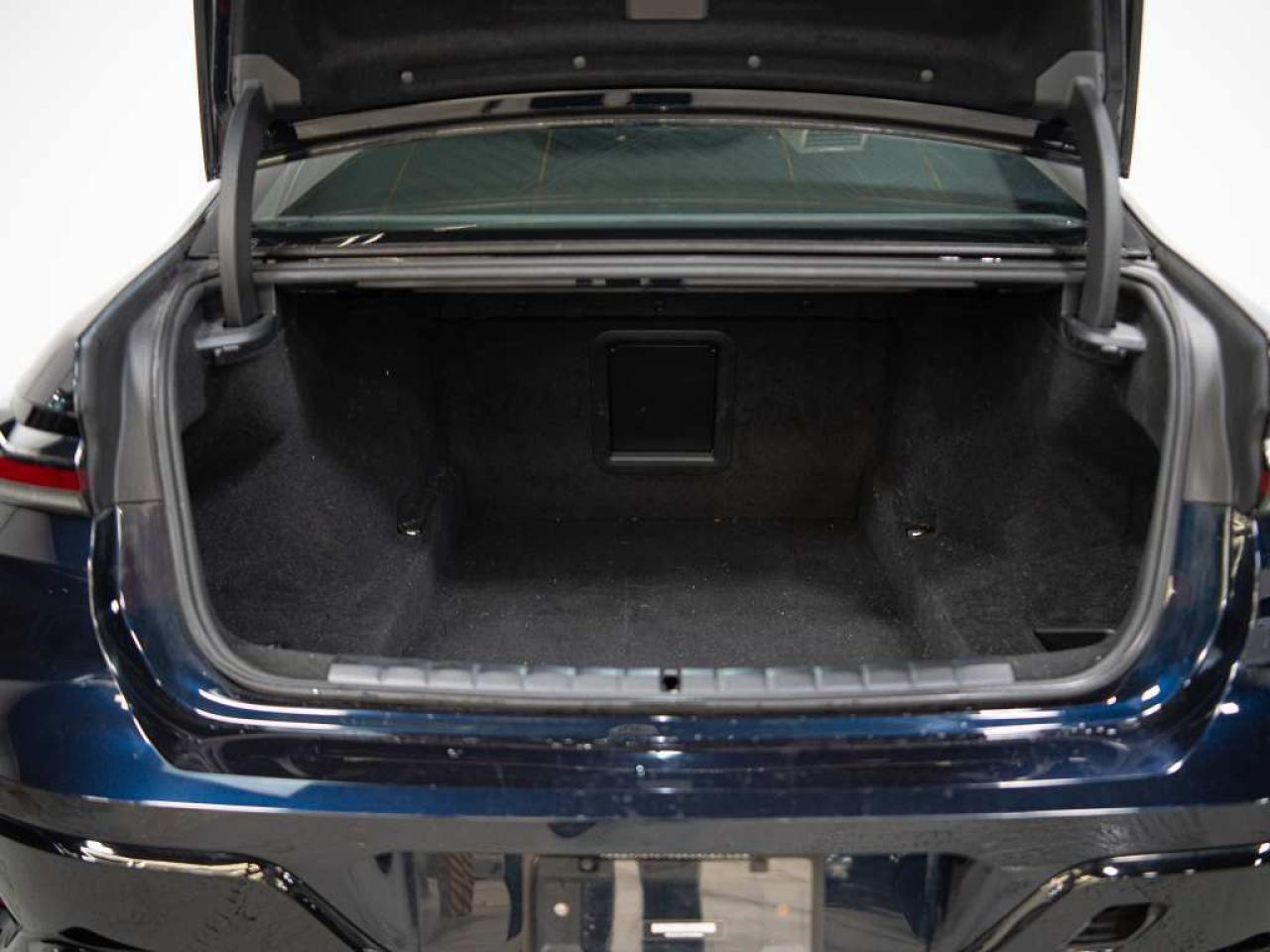 2023 BMW 7 Series 760i | M-SPORT | PREMIUM AND ENTERTAINMENT PKG Photo