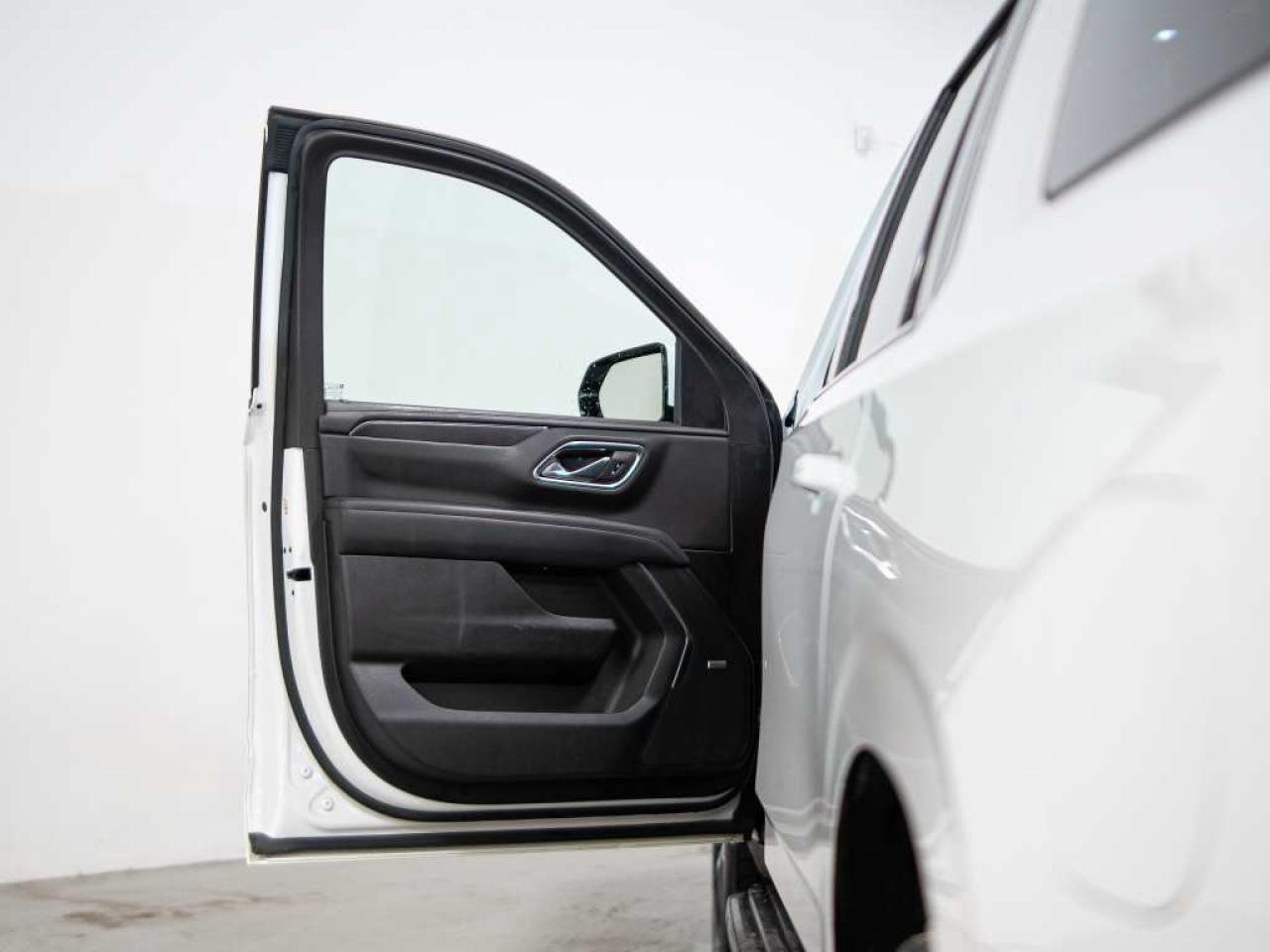 2021 Chevrolet Suburban RST | 1SP PKG | 8 PASS | BOSE | PANO | 22 IN Photo