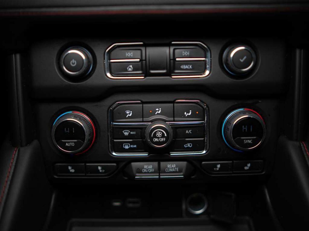 2021 Chevrolet Suburban RST | 1SP PKG | 8 PASS | BOSE | PANO | 22 IN Photo