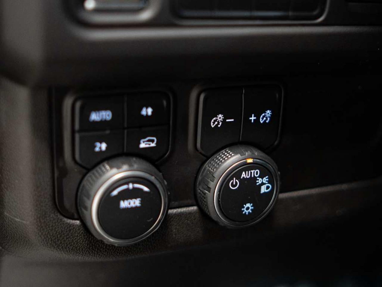 2021 Chevrolet Suburban RST | 1SP PKG | 8 PASS | BOSE | PANO | 22 IN Photo