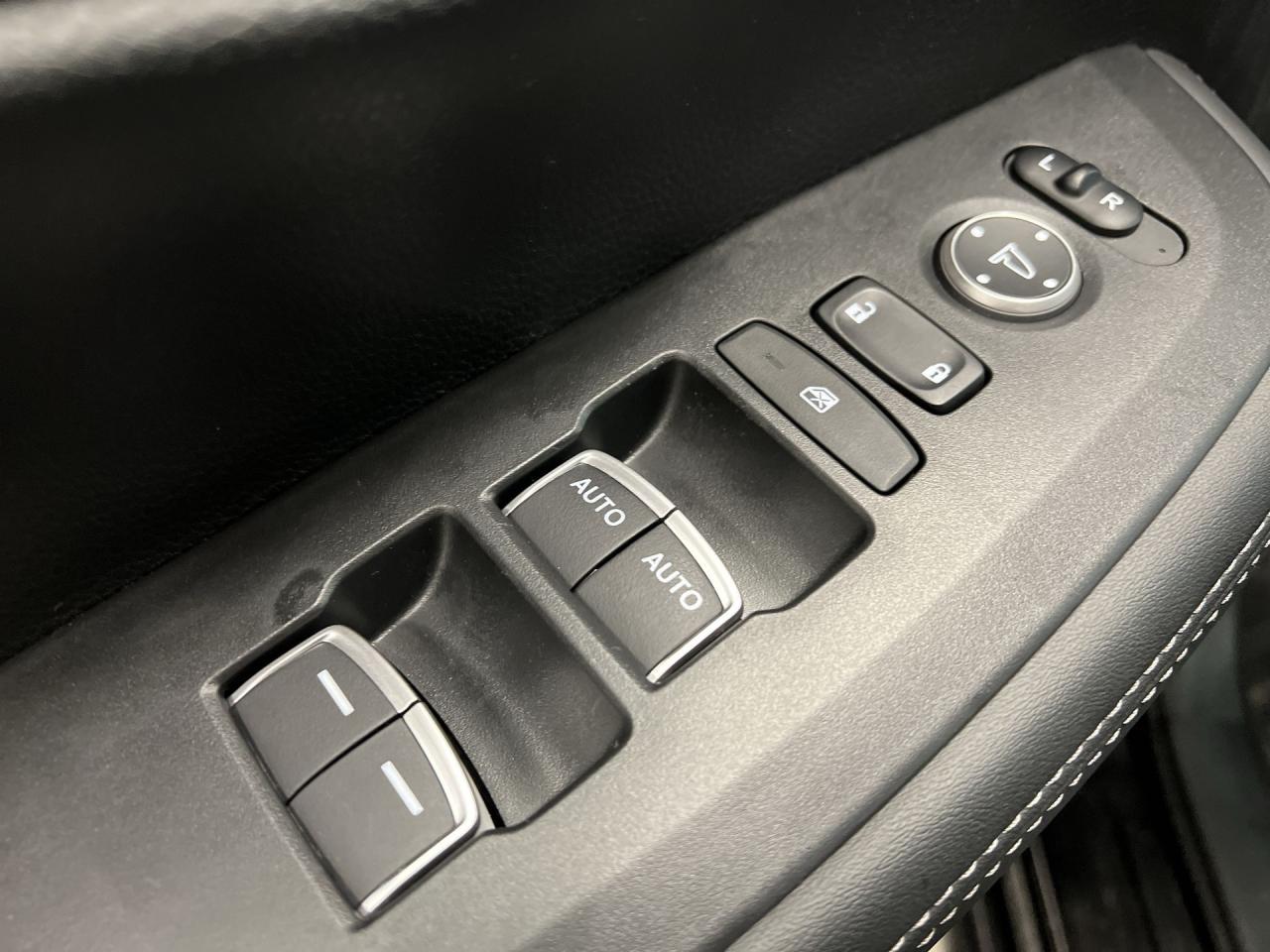 2023 Honda HR-V EX-L NAVI | LOW KMS! | HTD LEATHER | SUNROOF | NAV Photo