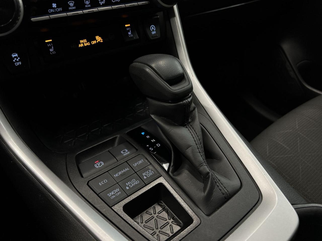 2024 Toyota RAV4 AWD | CARPLAY | HEATED SEATS | ADAPT. CRUISE | A/C Photo