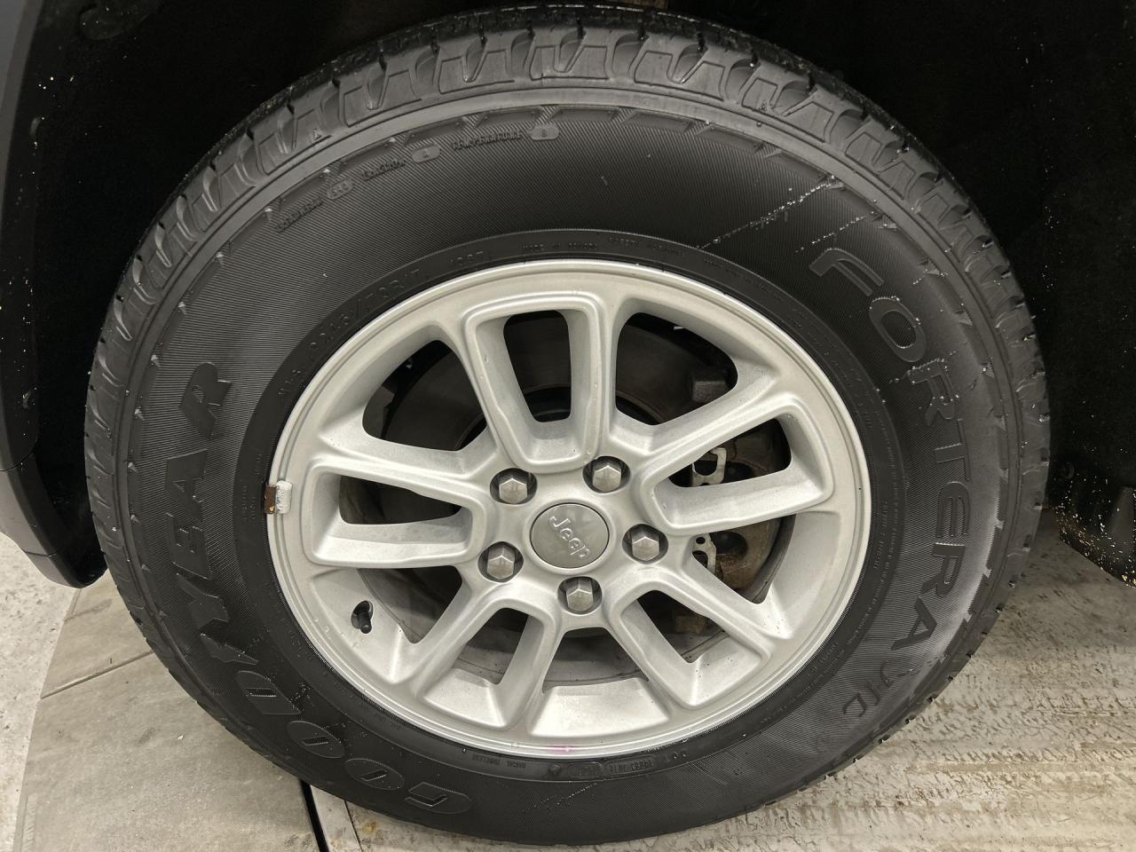 2019 Jeep Grand Cherokee 4X4 | CARPLAY |17IN ALLOYS |BLIND SPOT | BLUETOOTH Photo3