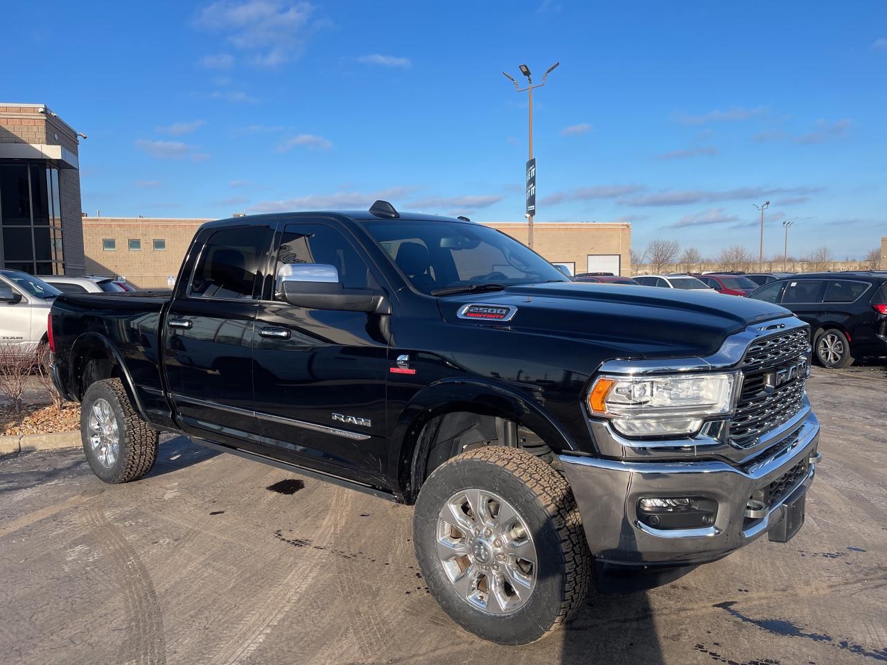2022 RAM 2500 Crew Cab 6.7 CUMMINS / VENTED HTD SEATS / RMT START / NAV Photo2