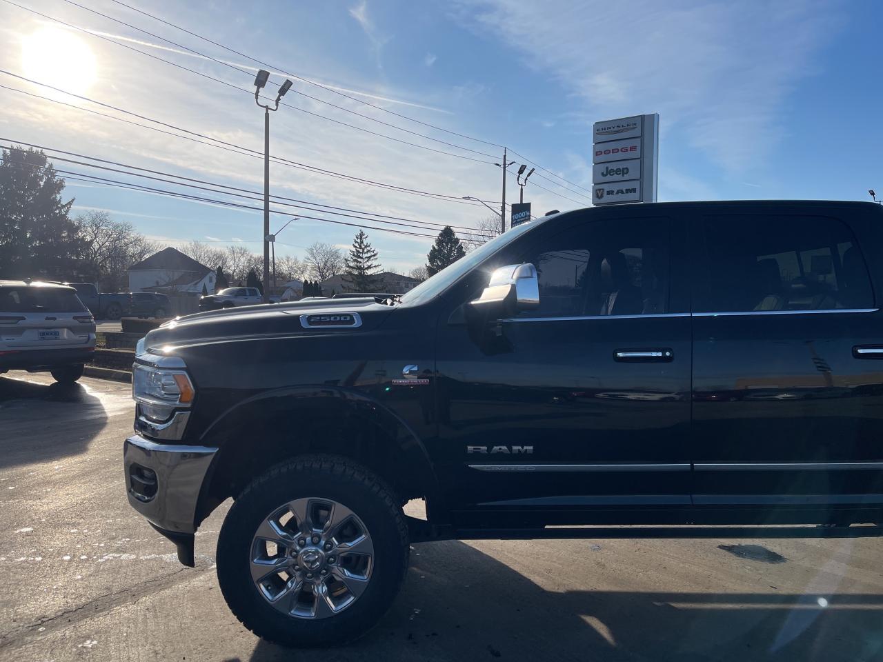 2022 RAM 2500 Crew Cab 6.7 CUMMINS / VENTED HTD SEATS / RMT START / NAV Photo