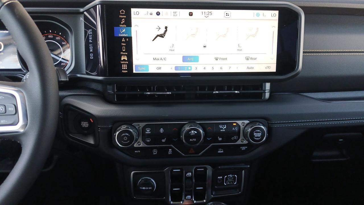 2025 Jeep Wrangler LEATHER/NAV/BODY COLOR TOP Photo