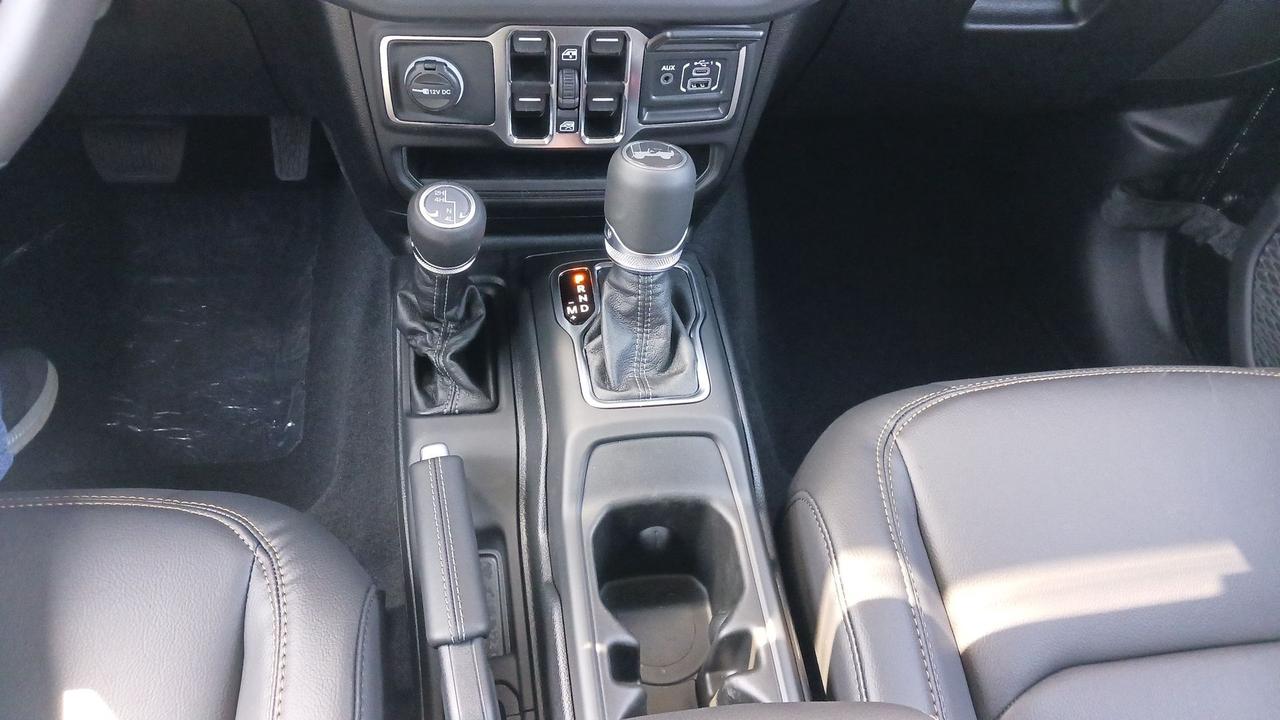 2025 Jeep Wrangler LEATHER/NAV/BODY COLOR TOP Photo