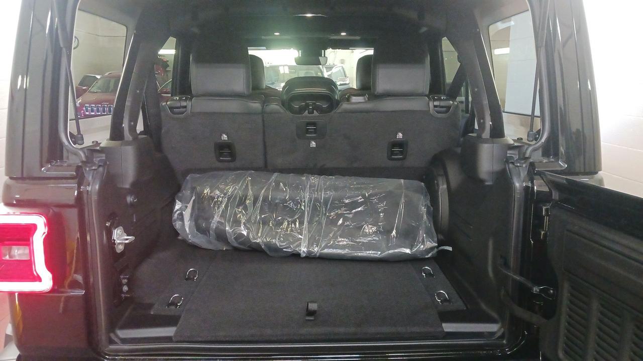 2025 Jeep Wrangler LEATHER/NAV/BODY COLOR TOP Photo