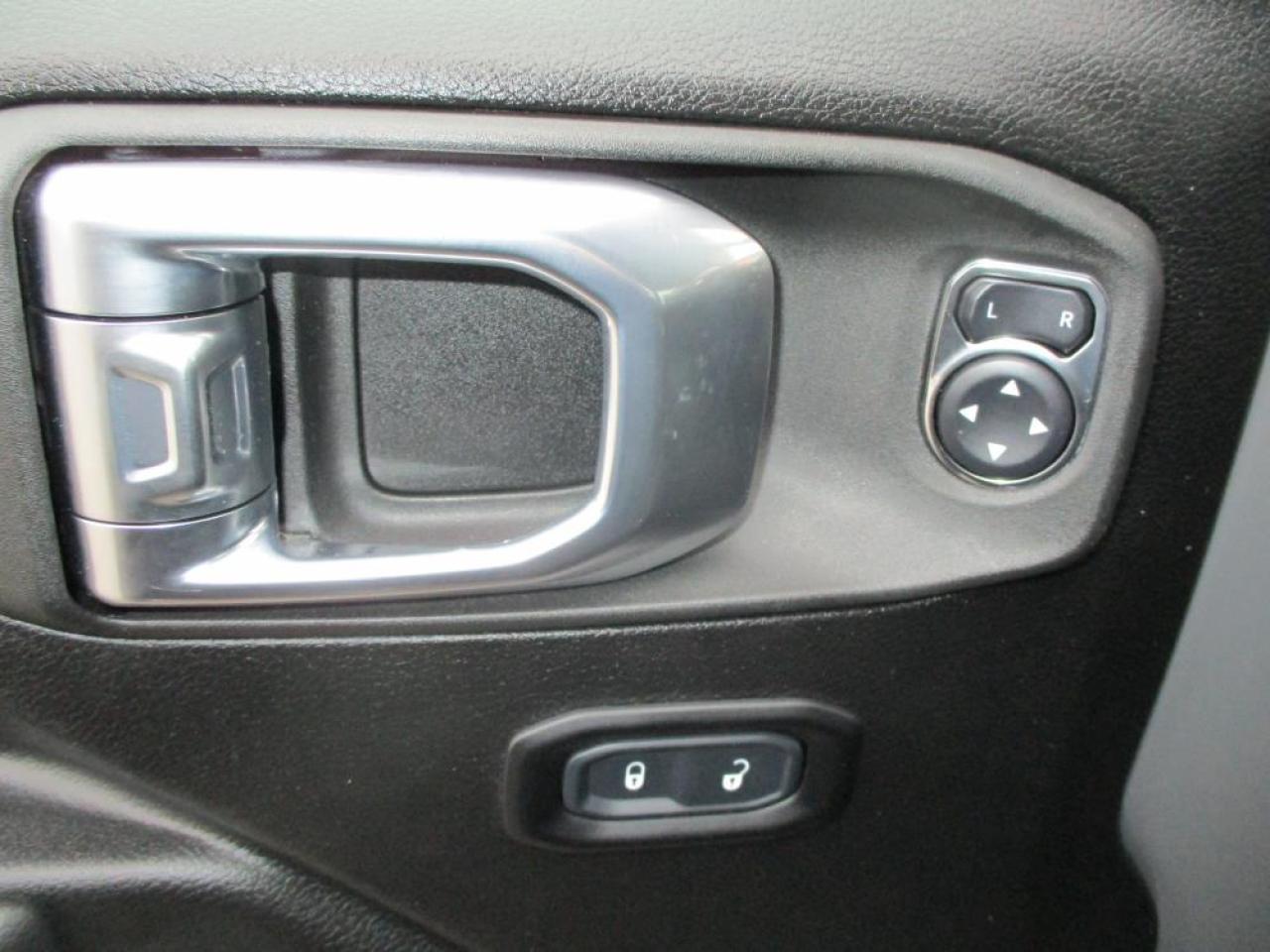 2021 Jeep Wrangler Unlimited Islander - Photo #9