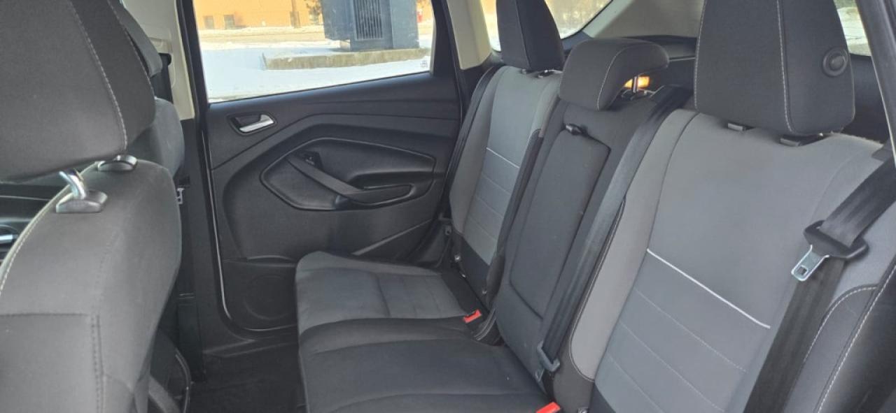 2015 Ford Escape SE 4dr Front-wheel Drive Automatic Photo