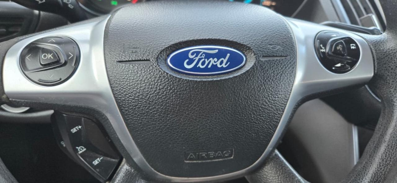 2015 Ford Escape SE 4dr Front-wheel Drive Automatic Photo