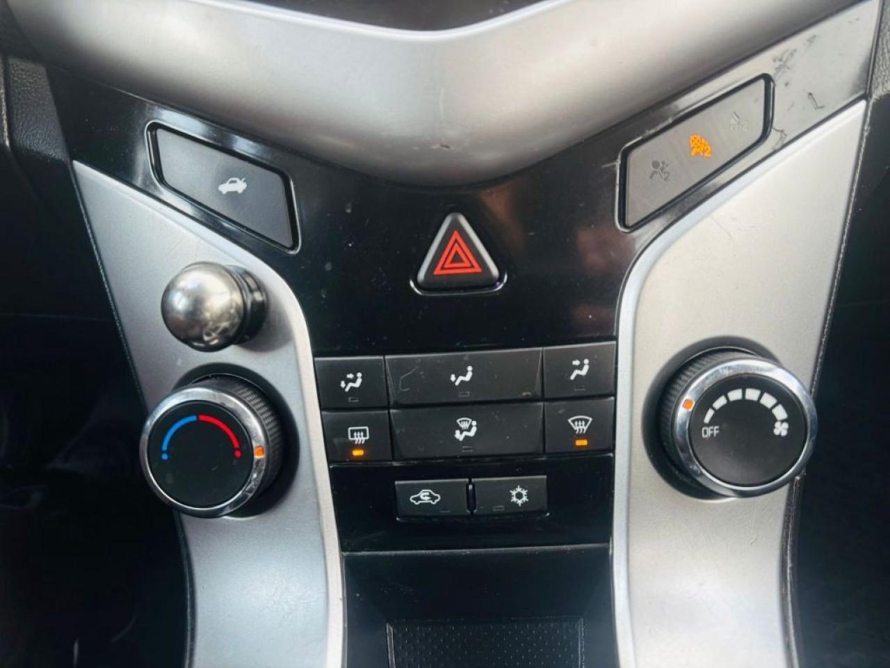 2015 Chevrolet Cruze 4dr Sedan 1LT Photo