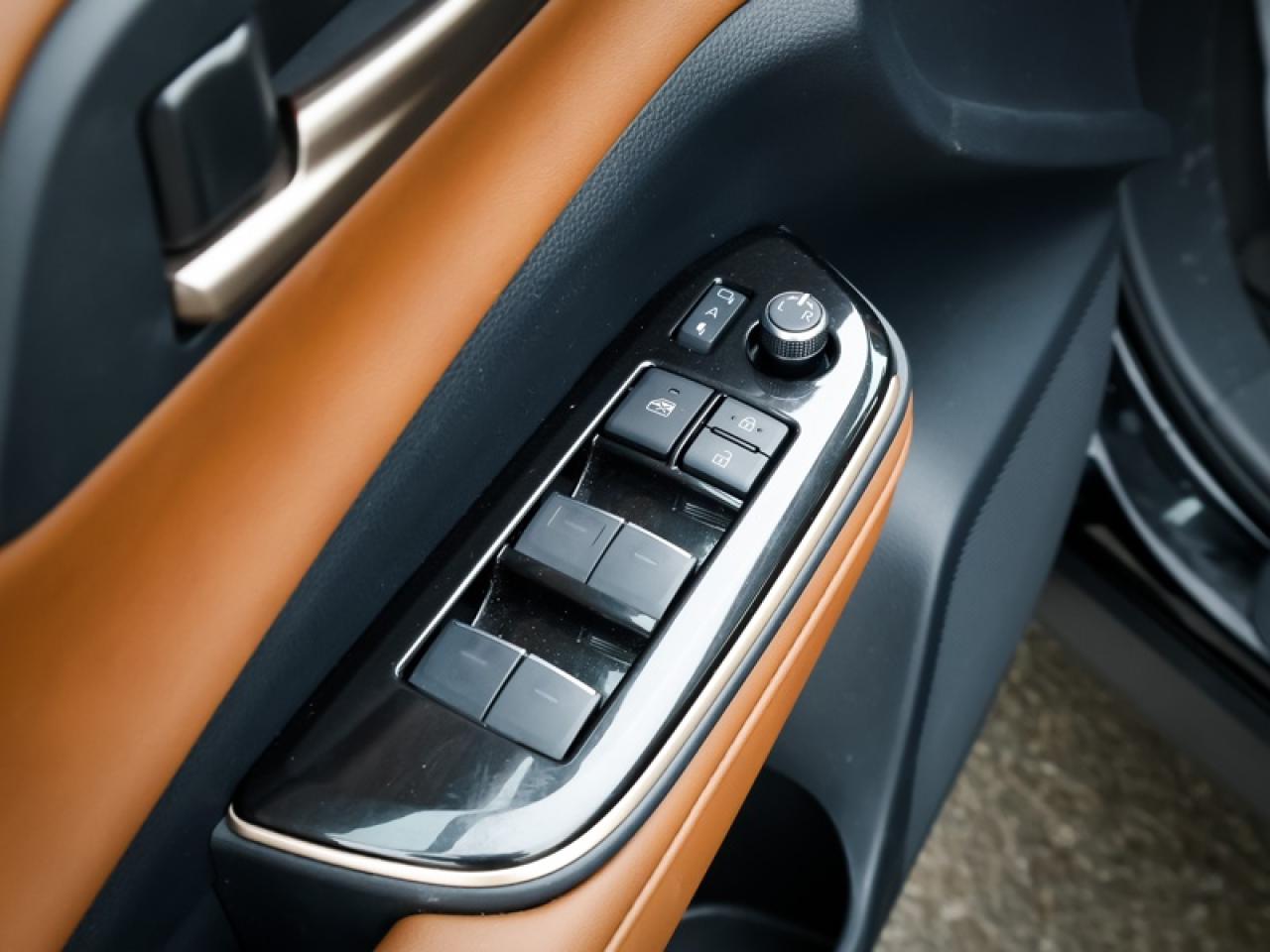 2023 GMC Sierra 1500 AT4  AT4, CREW, 6.2 V8,SUNROOF Photo