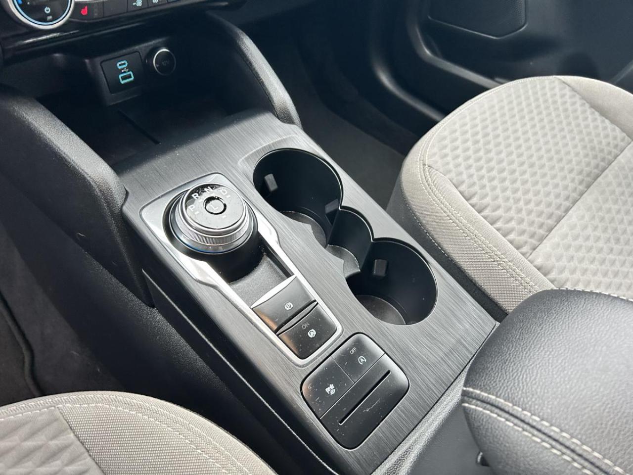 2021 Ford Escape SE Photo