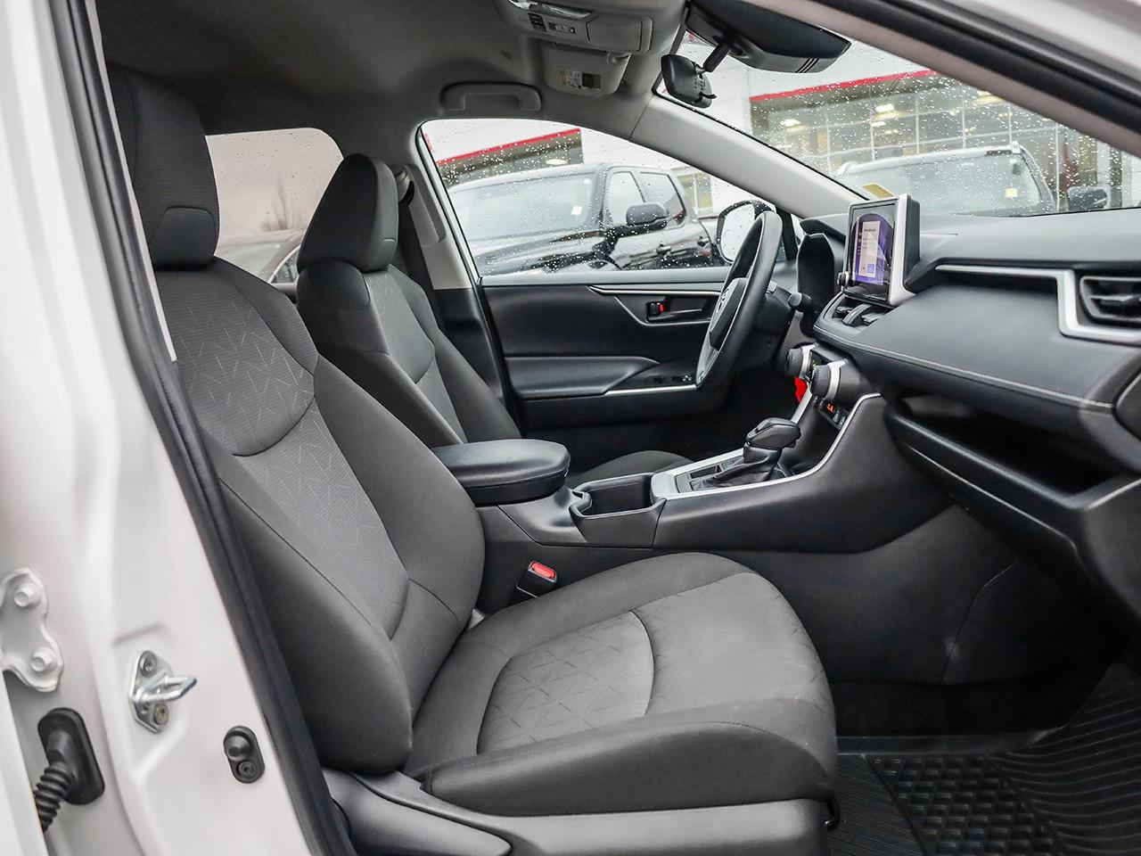 2024 Toyota RAV4 LE Photo