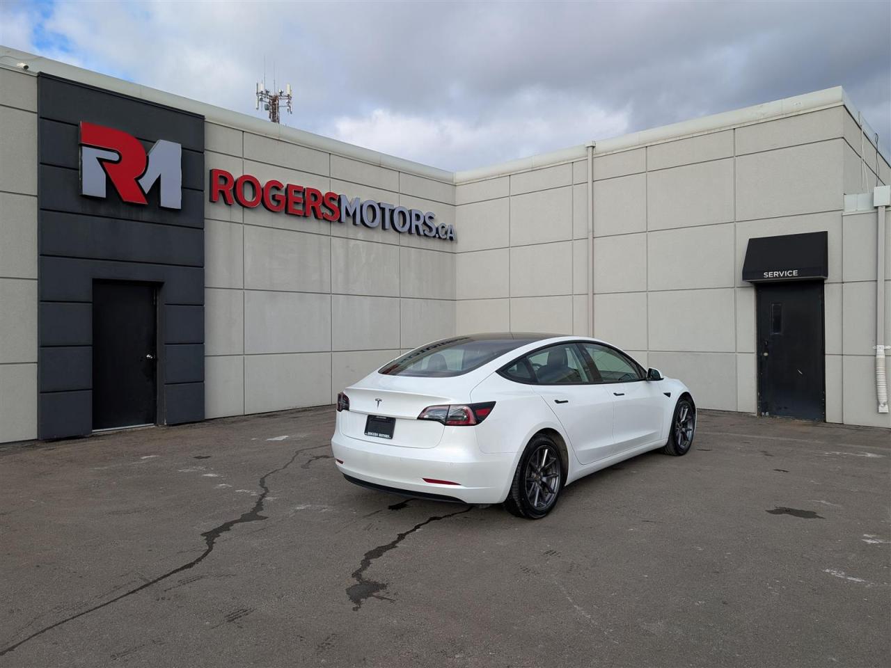 2021 Tesla Model 3 STANDARD RANGE PLUS Photo4