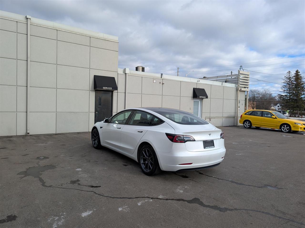 2021 Tesla Model 3 STANDARD RANGE PLUS Photo2