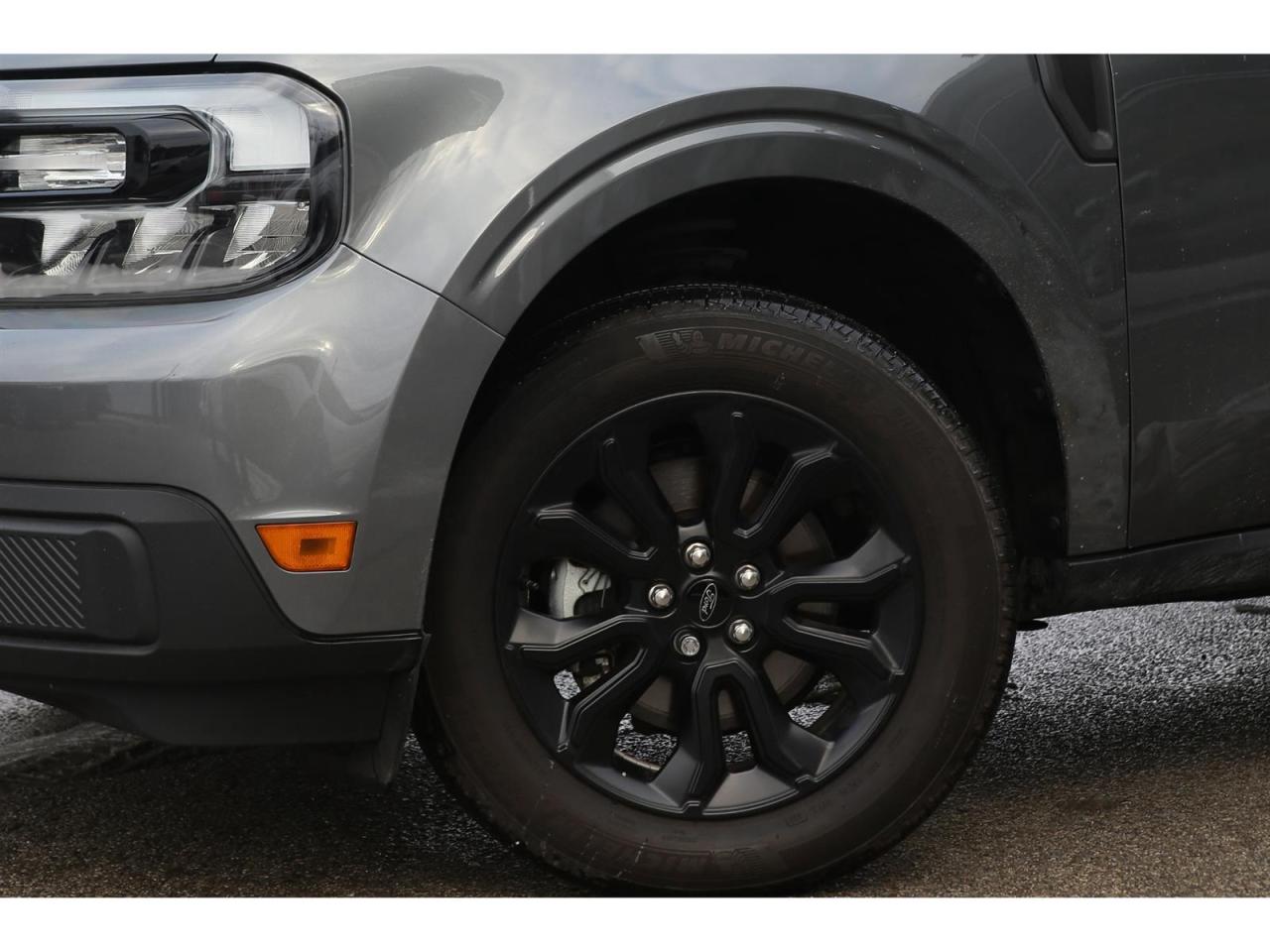 2024 Ford Maverick Lariat AWD | Black Appearance Package|Moonroof|8'' Touchscreen Photo