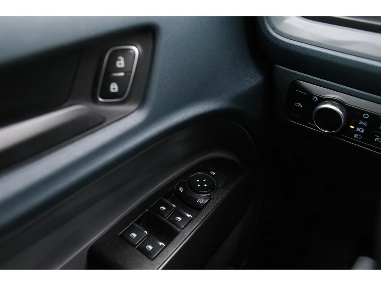 2024 Ford Maverick Lariat AWD | Black Appearance Package|Moonroof|8'' Touchscreen Photo