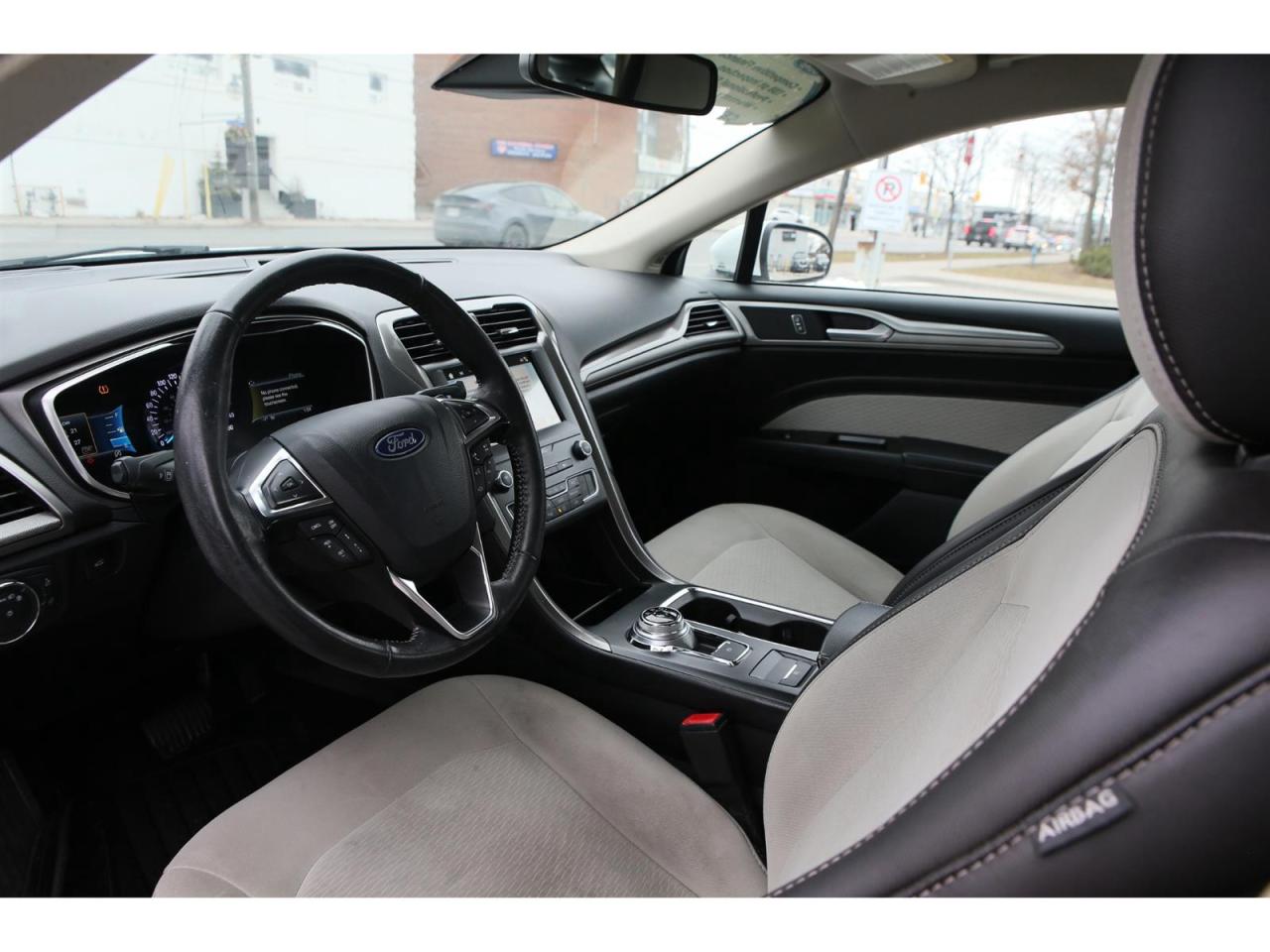 2019 Ford Fusion SE Photo