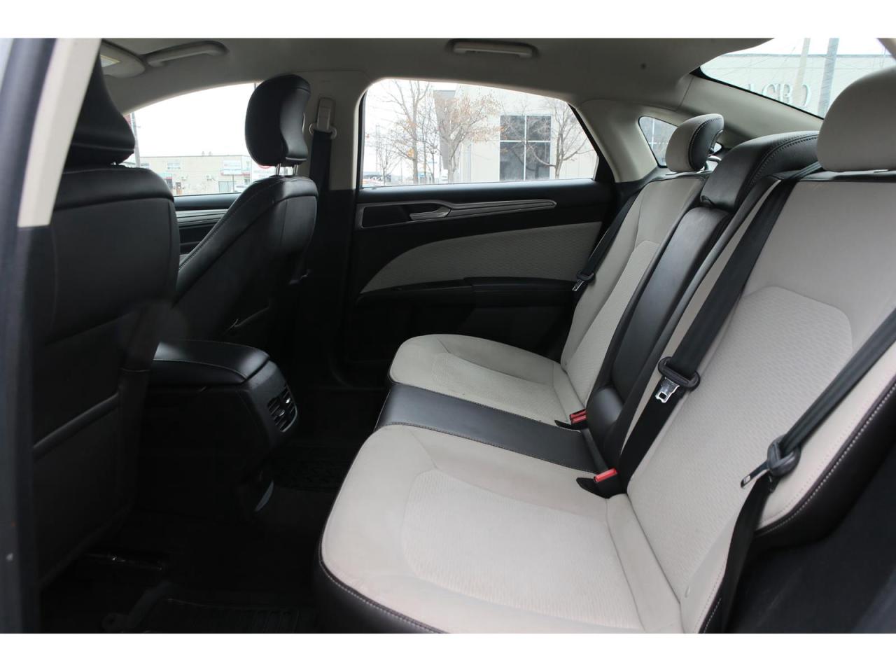 2019 Ford Fusion SE Photo