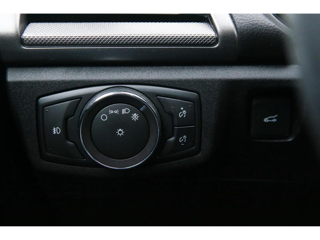 2019 Ford Fusion SE Photo