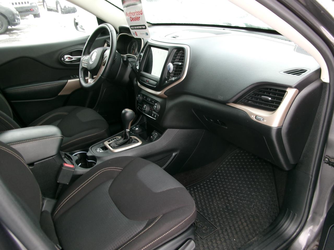 2017 Jeep Cherokee North Photo