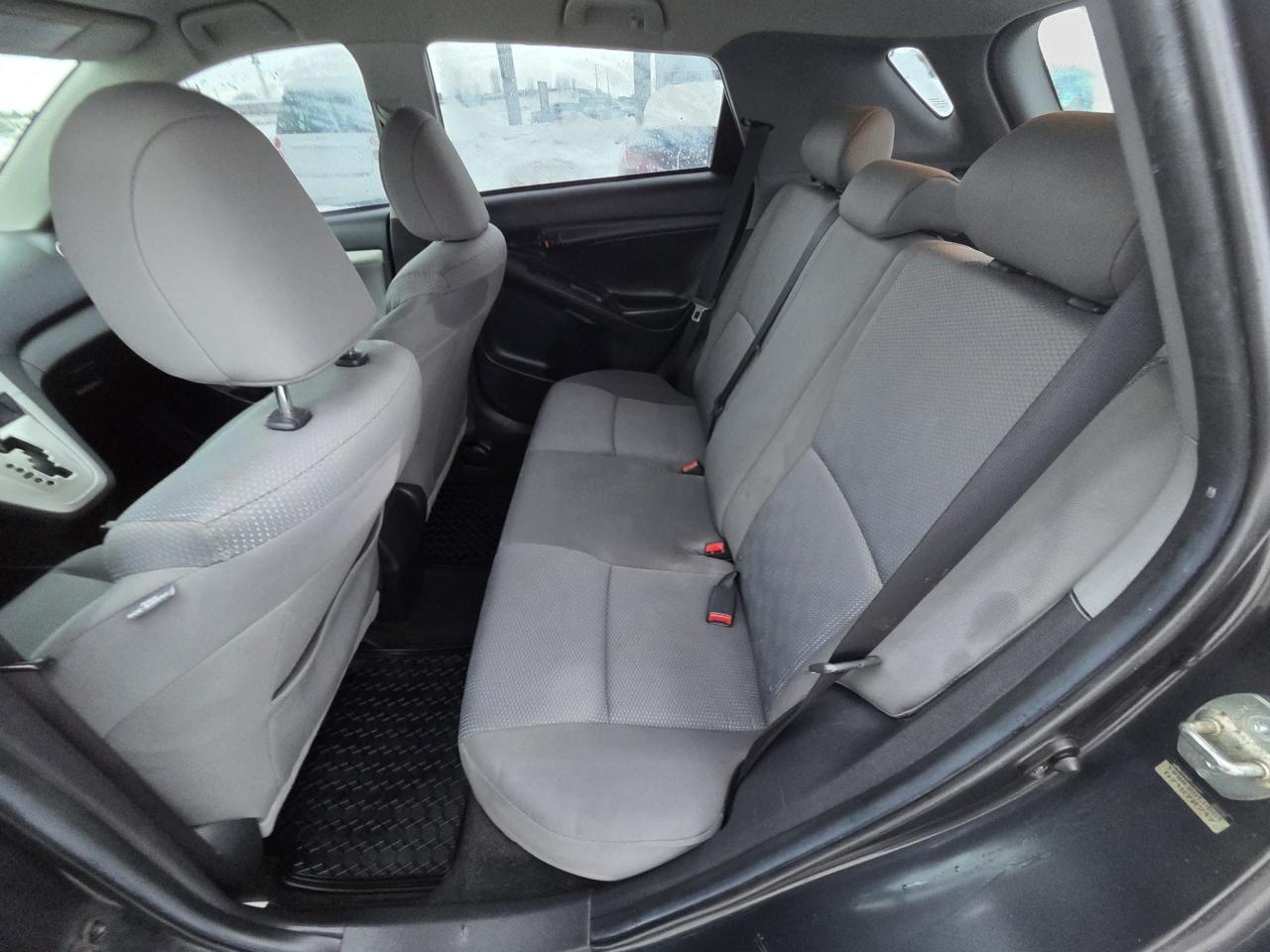 2009 Toyota Matrix HATCH, AUTO, 4 CYL, RELIABLE, CERTIFIED Photo