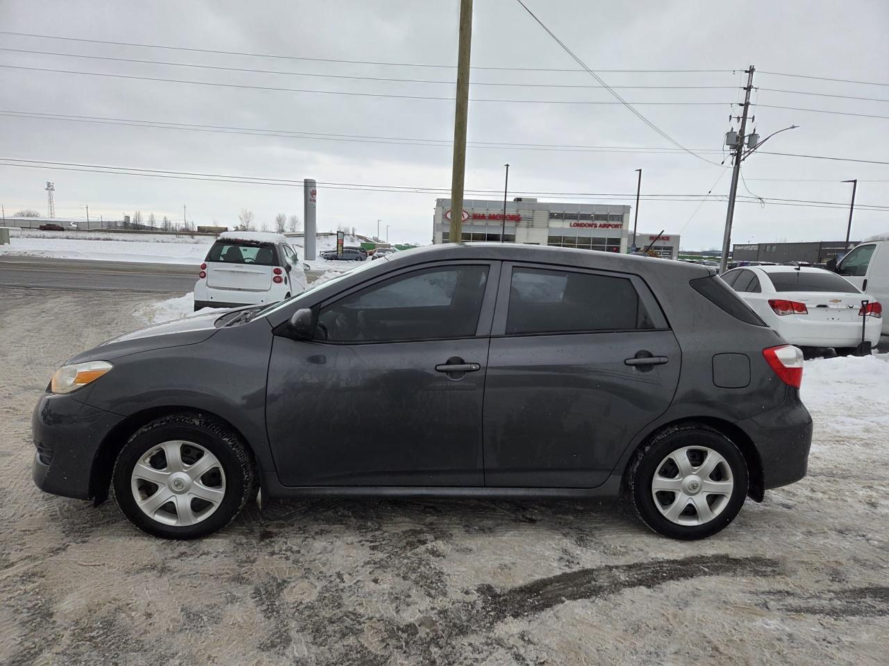 2009 Toyota Matrix HATCH, AUTO, 4 CYL, RELIABLE, CERTIFIED Photo
