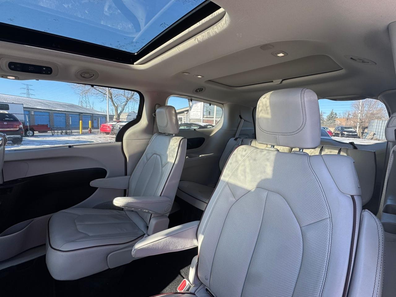 2017 Chrysler Pacifica Limited Photo