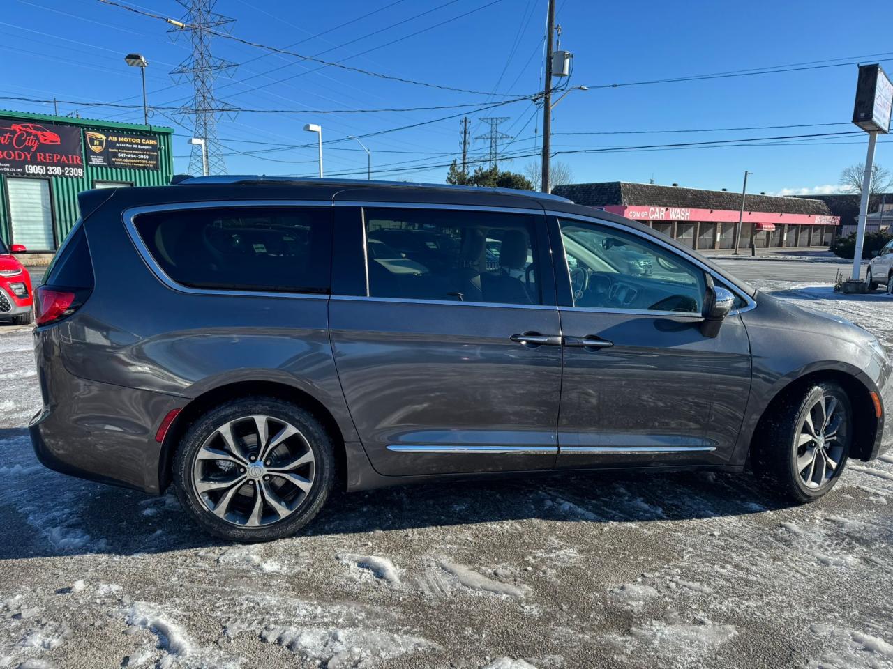 2017 Chrysler Pacifica Limited Photo