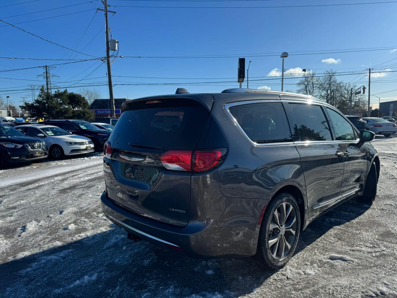 2017 Chrysler Pacifica Limited Photo