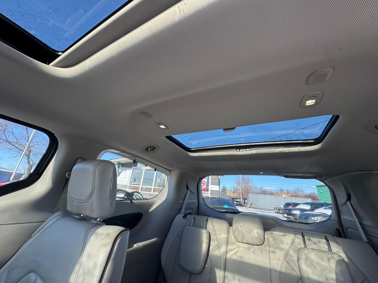 2017 Chrysler Pacifica Limited Photo