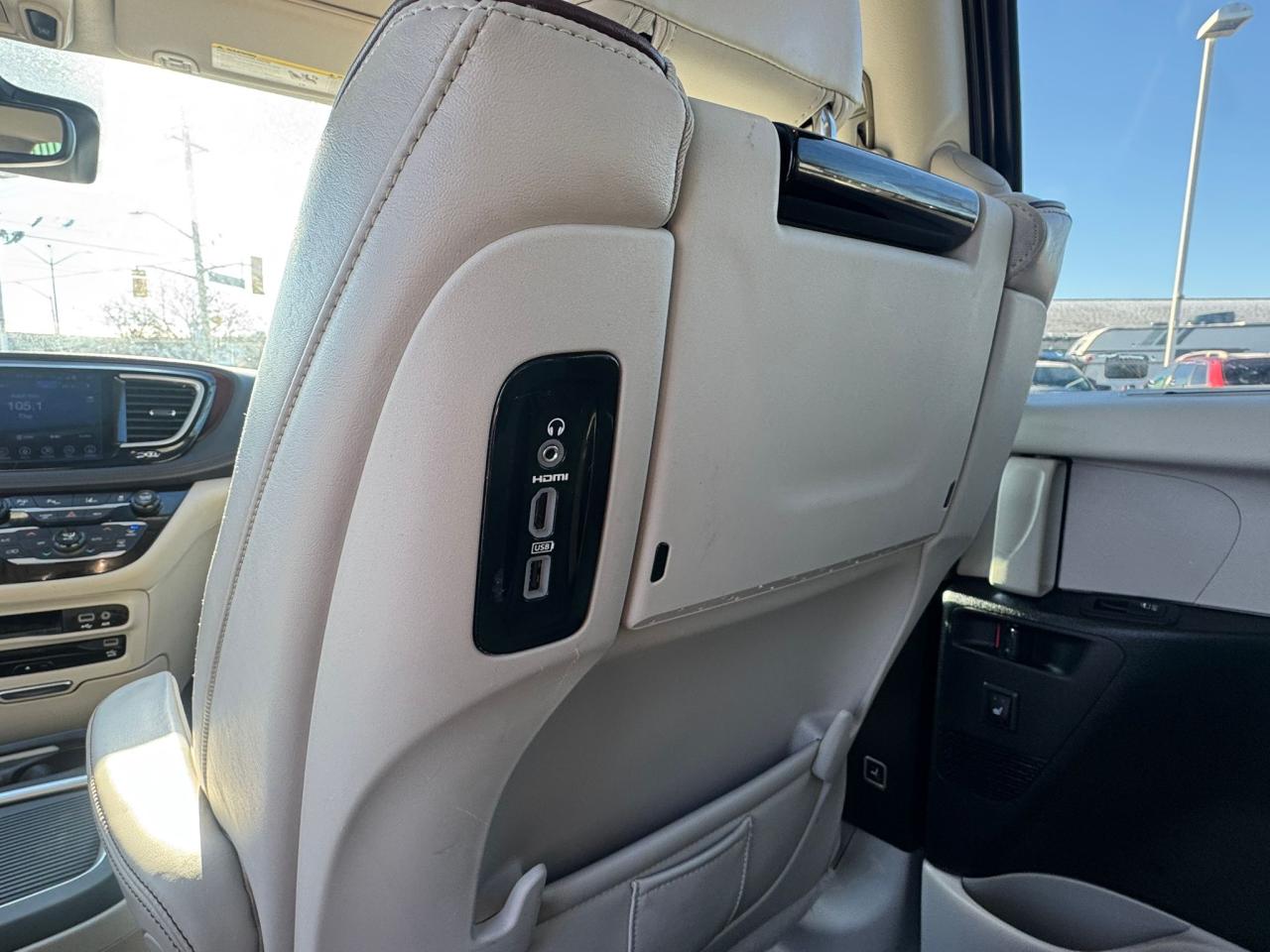 2017 Chrysler Pacifica Limited Photo