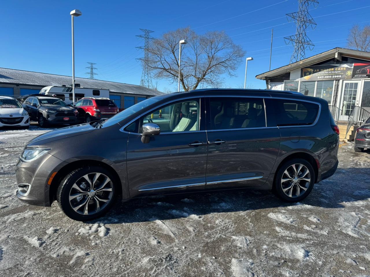 2017 Chrysler Pacifica Limited Photo4