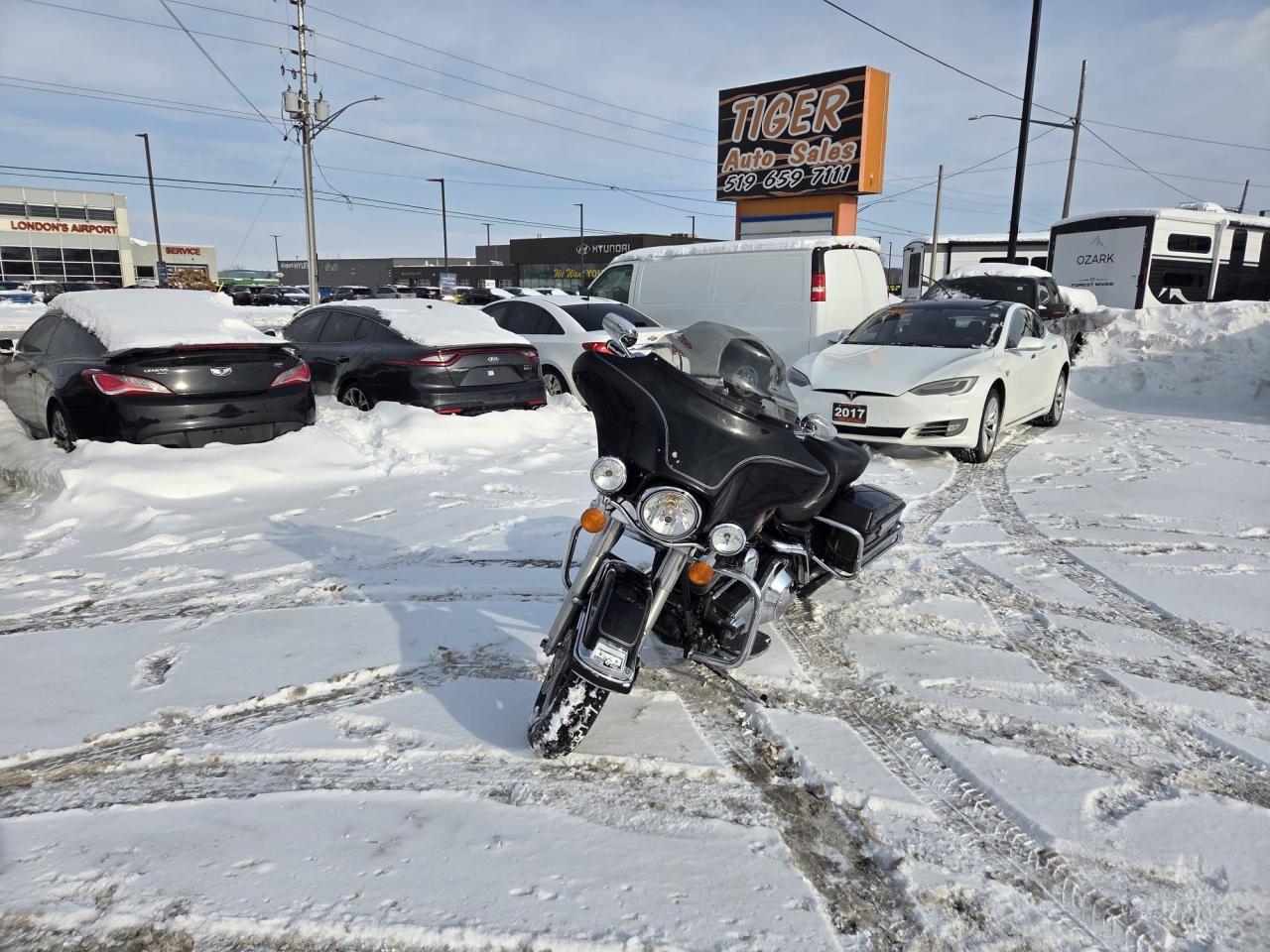 2006 Harley-Davidson Electra Glide Classic EXHAUST, LIGHT DAMAGE, CLEAN TITLE, AS IS SPECIAL - Photo #1