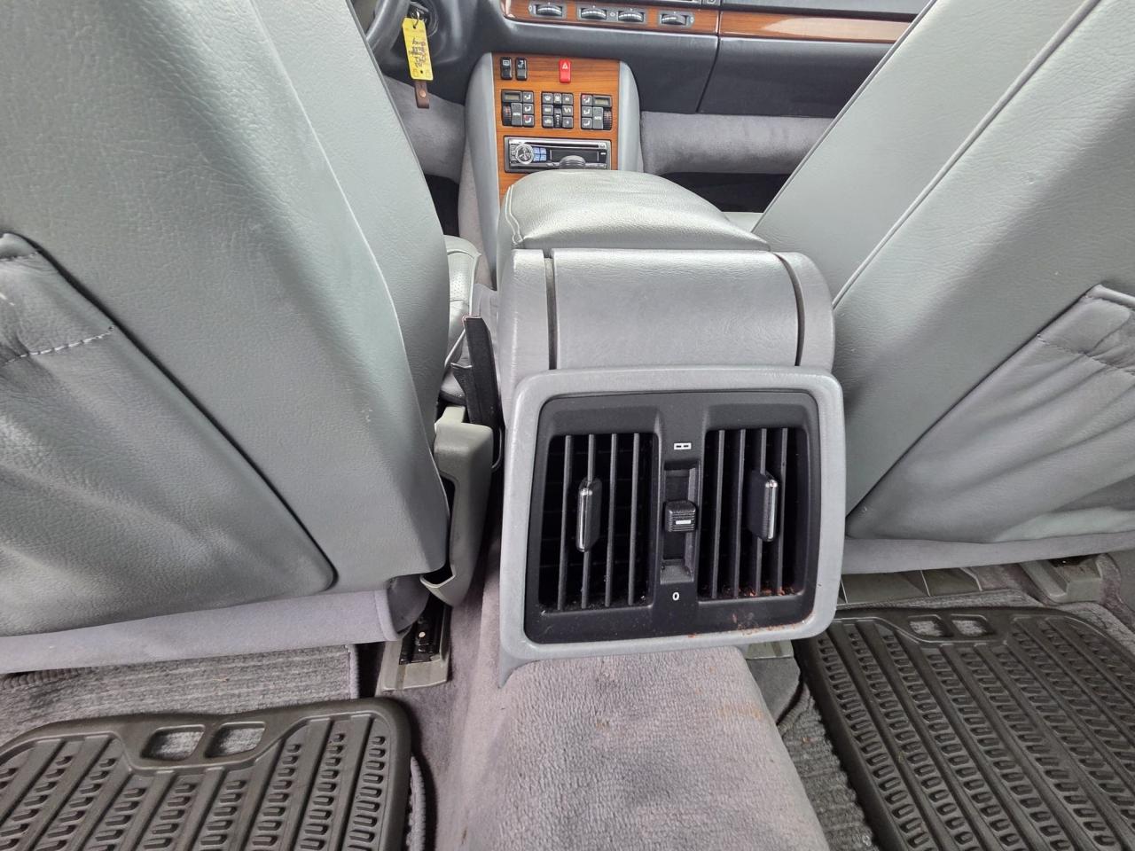 1992 Mercedes-Benz 300 Series 300SE, SEDAN, AUTO, ONLY 162KMS, AS IS SPECIAL Photo