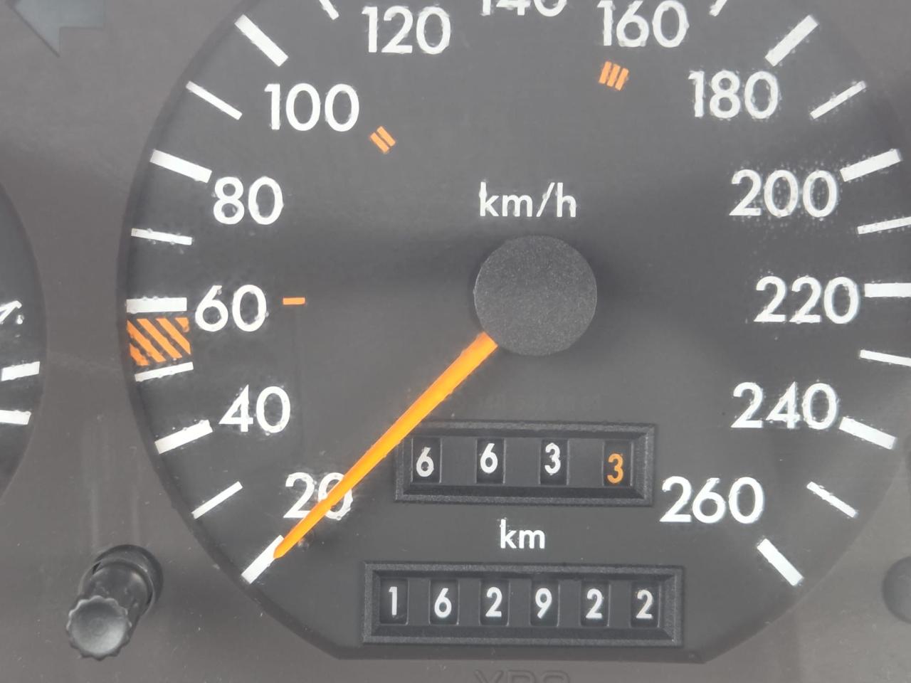 1992 Mercedes-Benz 300 Series 300SE, SEDAN, AUTO, ONLY 162KMS, AS IS SPECIAL Photo