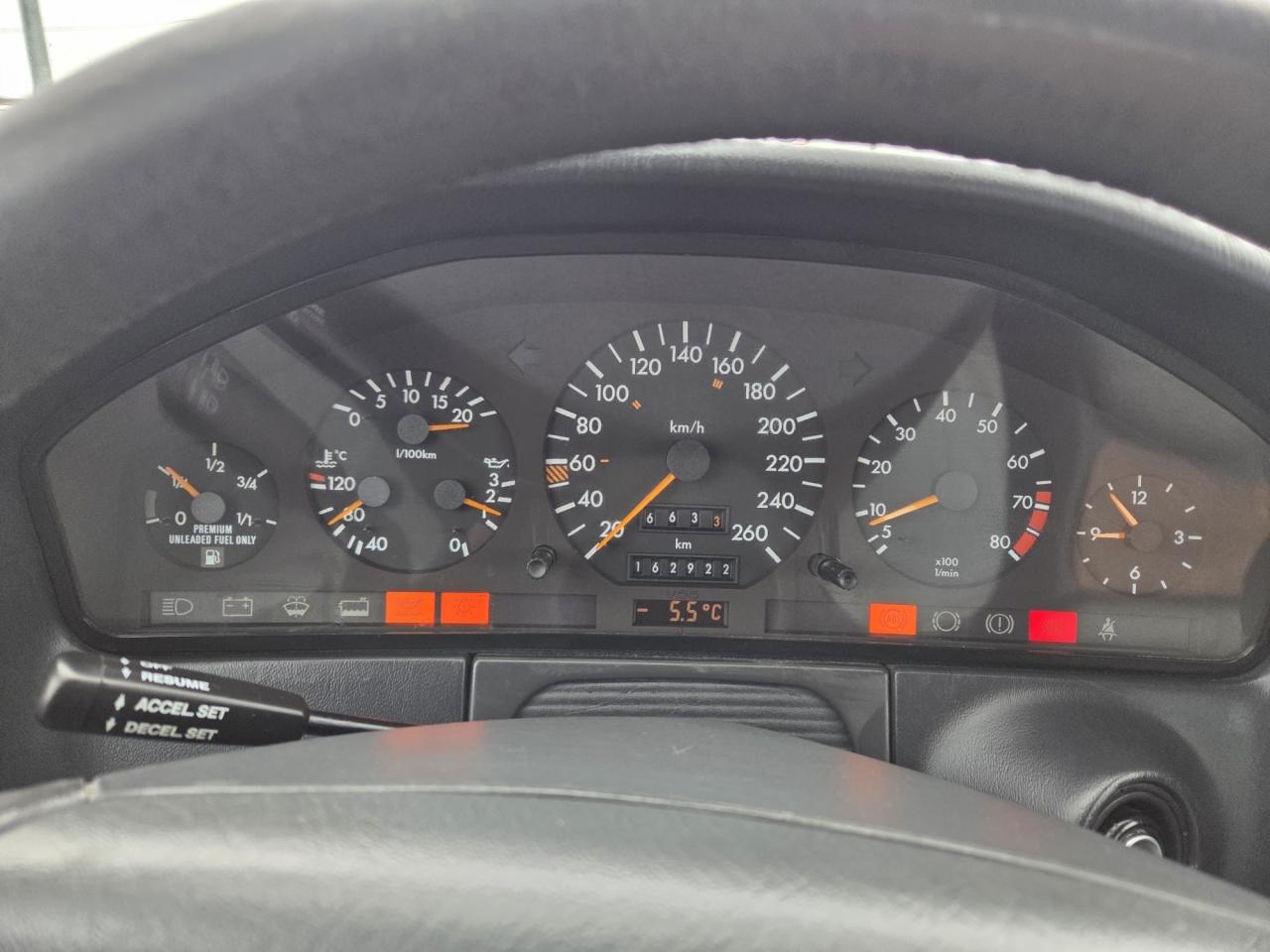 1992 Mercedes-Benz 300 Series 300SE, SEDAN, AUTO, ONLY 162KMS, AS IS SPECIAL Photo