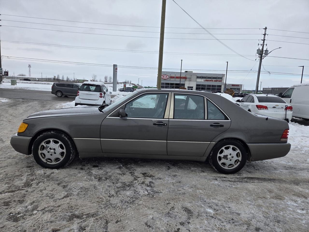 1992 Mercedes-Benz 300 Series 300SE, SEDAN, AUTO, ONLY 162KMS, AS IS SPECIAL Photo