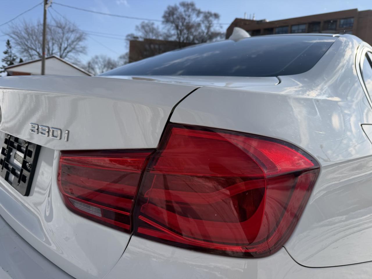 2017 BMW 3 Series 330i xDrive Sedan Photo