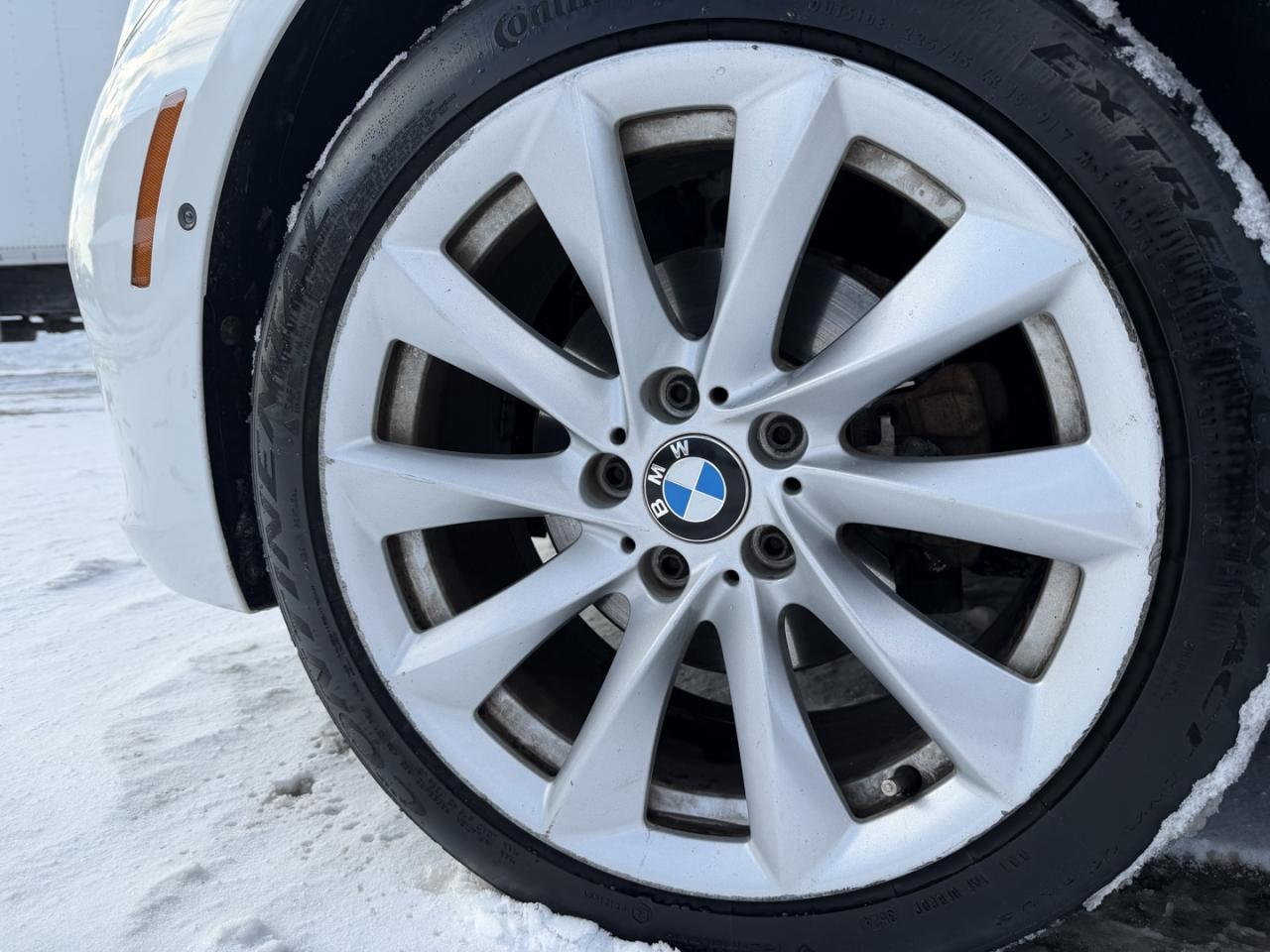 2017 BMW 3 Series 330i xDrive Sedan Photo