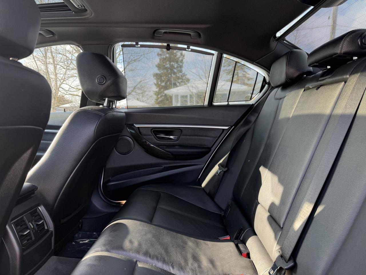 2017 BMW 3 Series 330i xDrive Sedan Photo