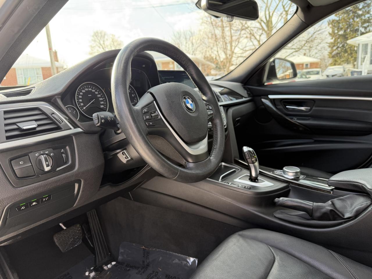 2017 BMW 3 Series 330i xDrive Sedan Photo