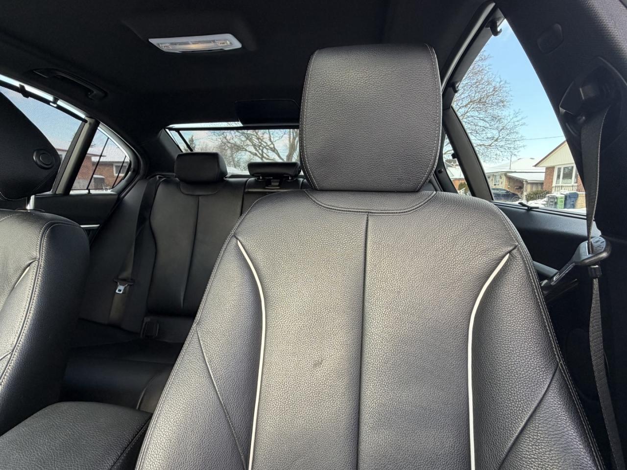 2017 BMW 3 Series 330i xDrive Sedan Photo